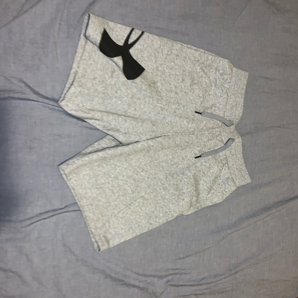 Men’s grey cotton Under Armour shorts (S)